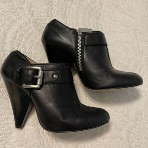 Black leather short Bootie